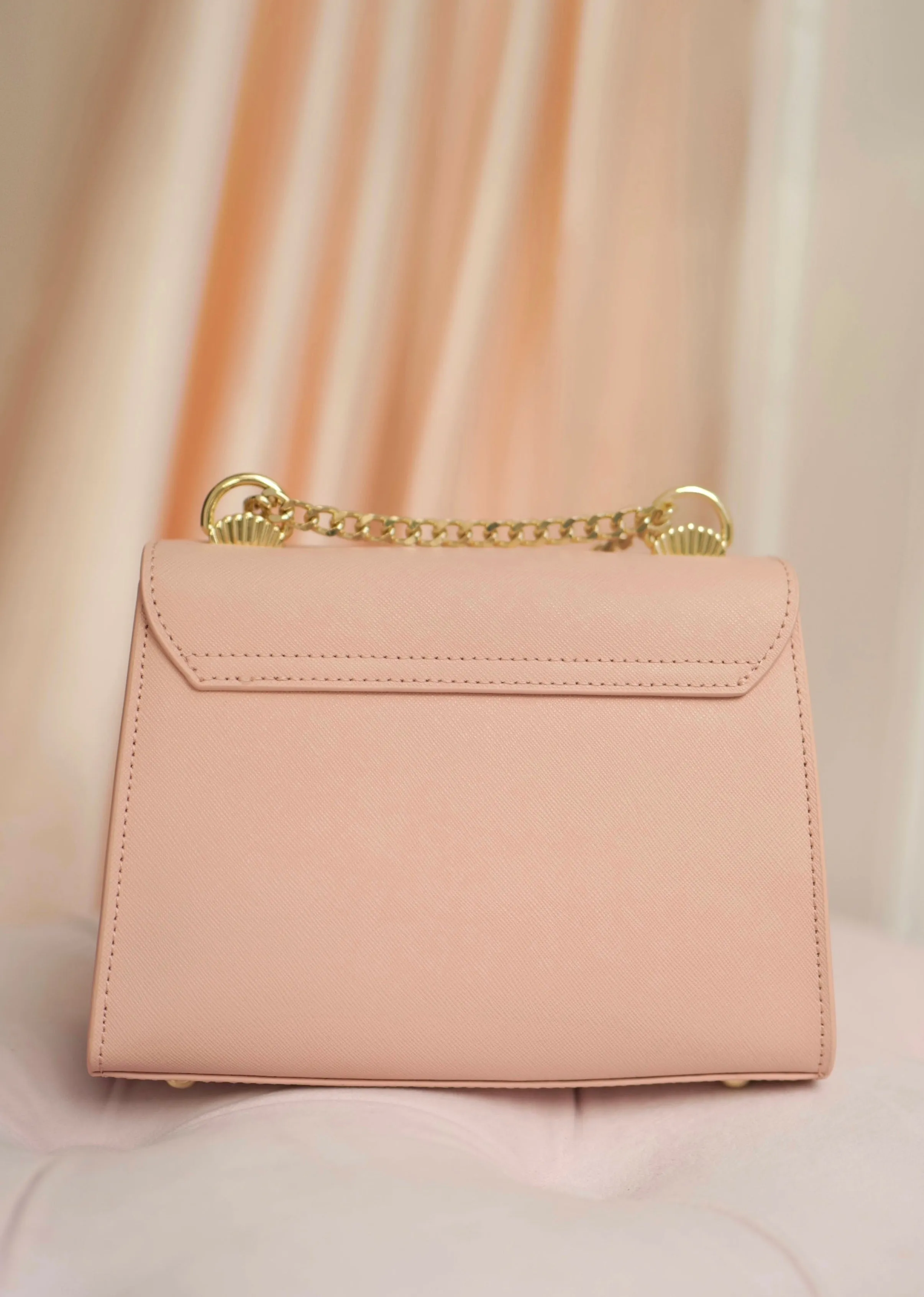 'Venus' Saffiano Leather Handbag in Rosa